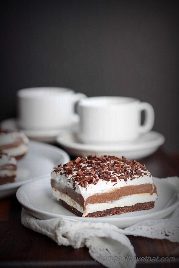 Serveware, Cuisine, Food, Dishware, Finger food, Ingredient, Dessert, Baked goods, Sweetness, Tableware, 