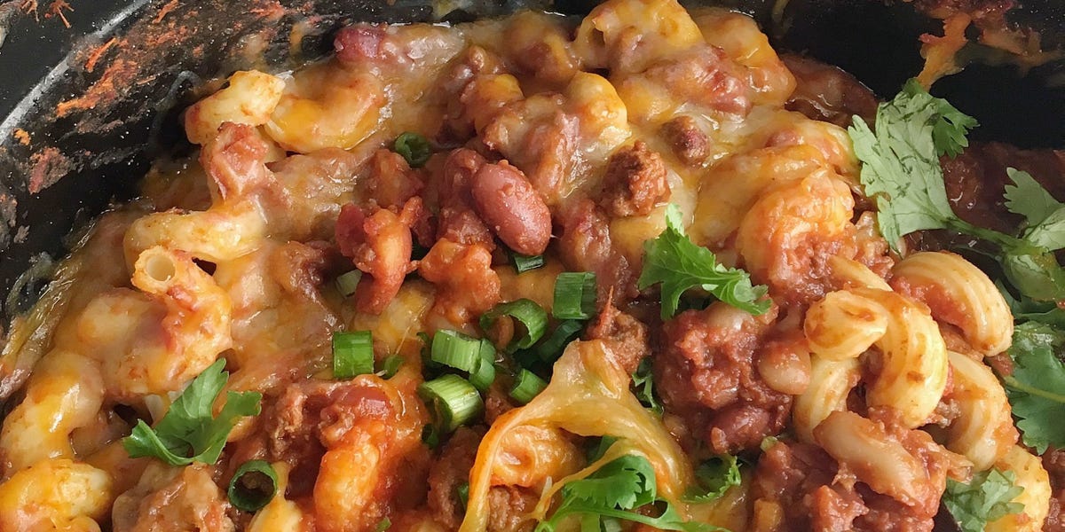 Slow Cooker Chili Mac n Cheese