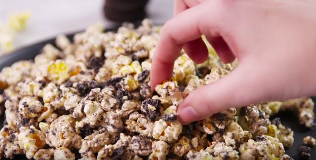 Oreo Popcorn