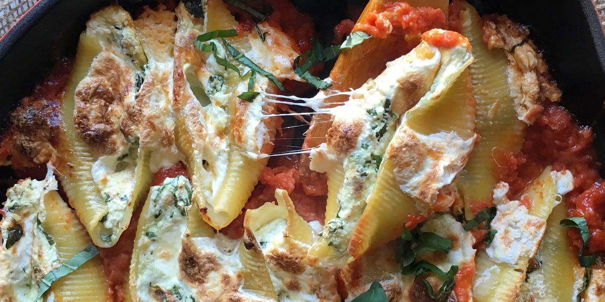 Creamy Sundried Tomato Baked Shells