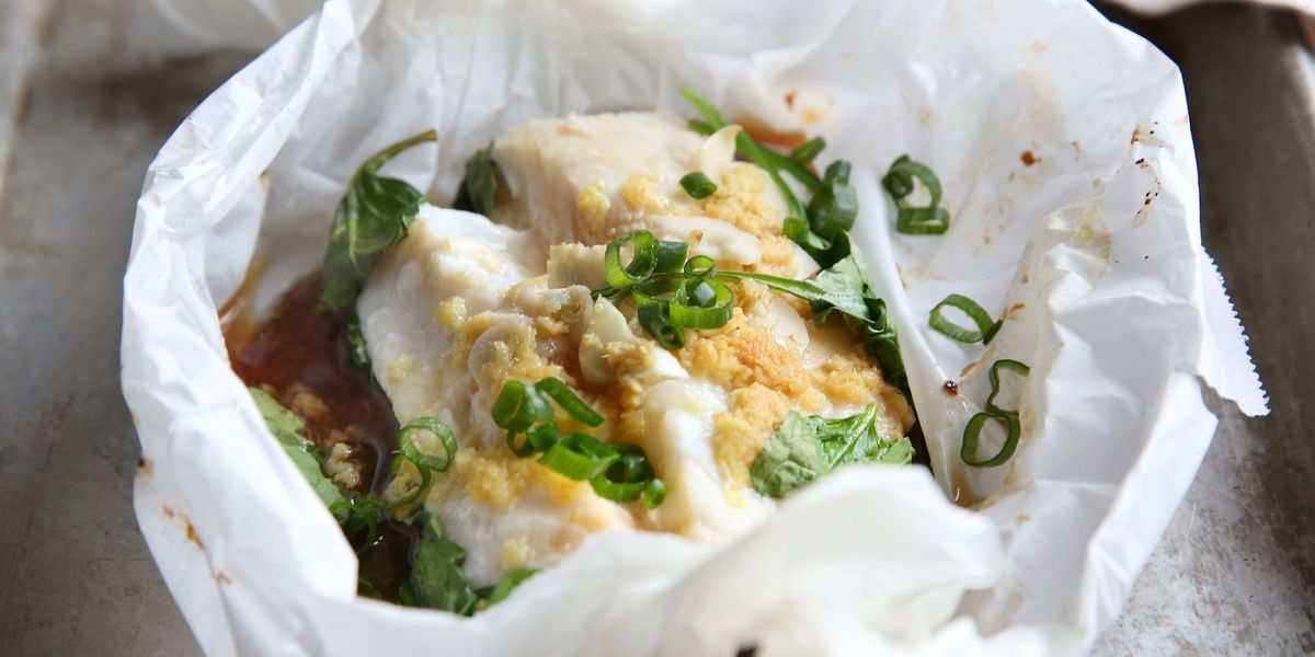 Steamed Ginger Garlic Cod in Parchment with Spinach Recipe - Delish.com