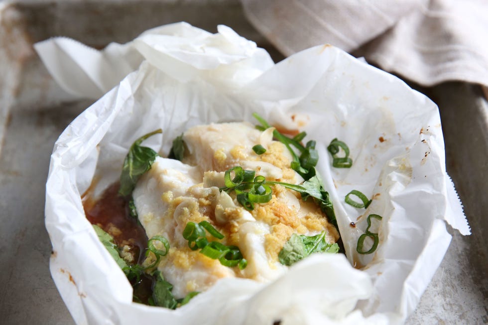 Steamed Ginger Garlic Cod in Parchment with Spinach