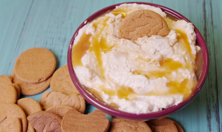 Food, Cuisine, Finger food, Dessert, Ingredient, Sweetness, Vanilla ice cream, Ice cream, Biscuit, Dairy, 