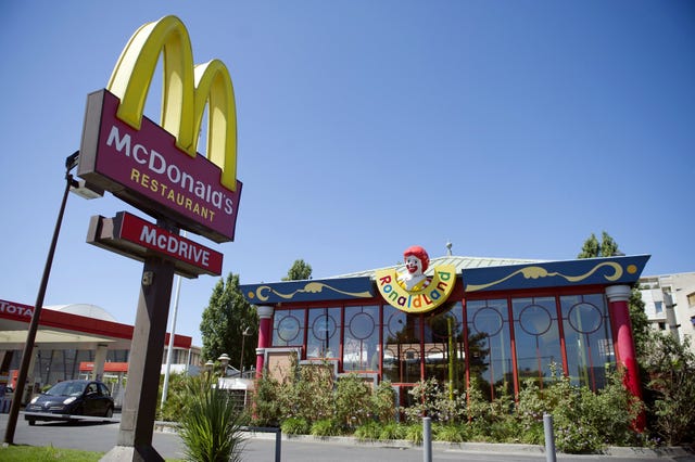 Signage, Sidewalk, Curb, Shade, Sign, Parking, Restaurant, Fast food restaurant, Mid-size car, Family car, 