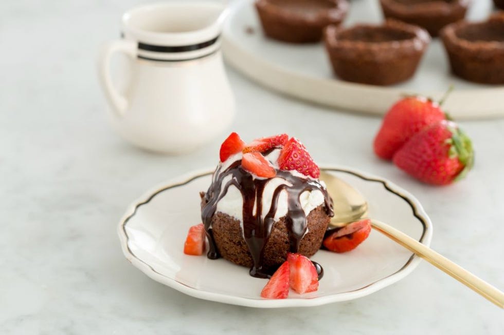 Sweetness, Food, Dishware, Serveware, Dessert, Cuisine, Fruit, Ingredient, Tableware, Plate, 