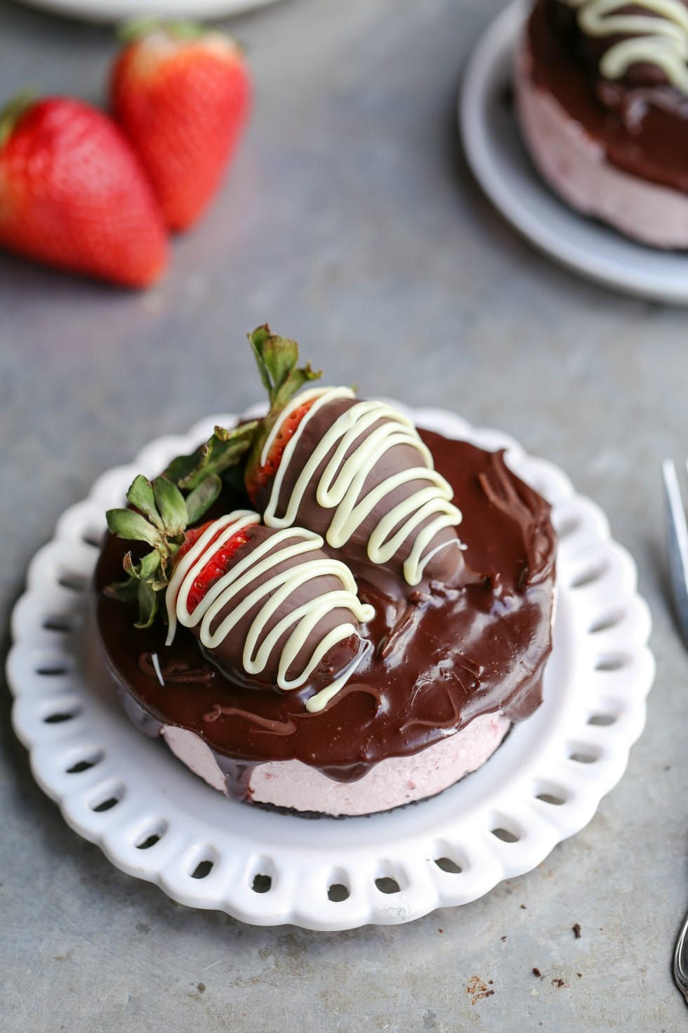 mini nobake chocolate covered strawberry cheesecakes