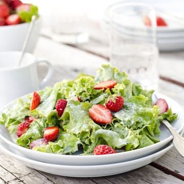 Serveware, Dishware, Food, Ingredient, Produce, Tableware, Leaf vegetable, Natural foods, Vegetable, Kitchen utensil, 