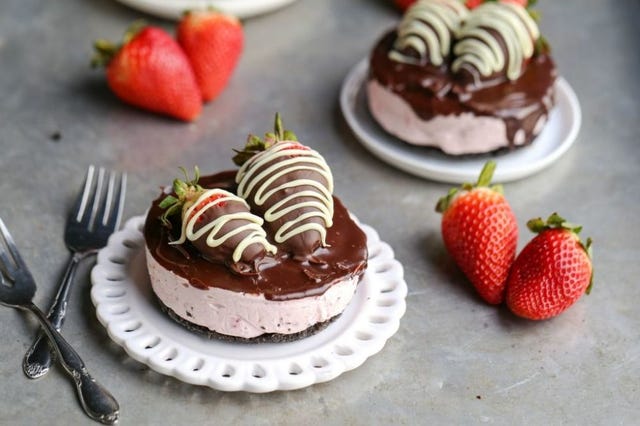 Mini No-Bake Chocolate Covered Strawberry Cheesecakes