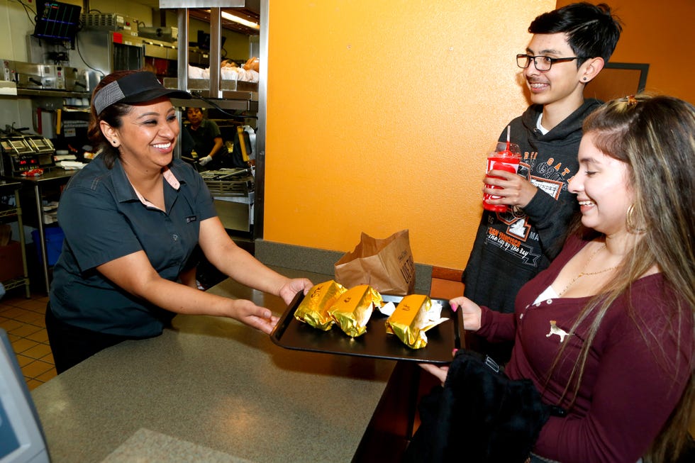 Taco Bell Quesalupa blind taste test