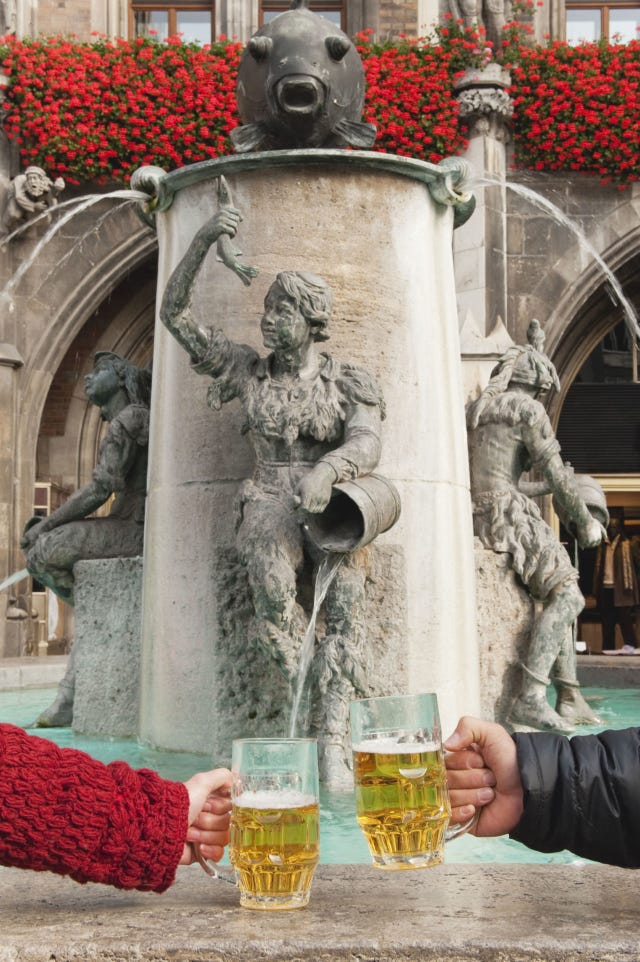 Human, Sculpture, Barware, Drink, Drinkware, Beer glass, Tableware, Beer, Statue, Alcoholic beverage, 