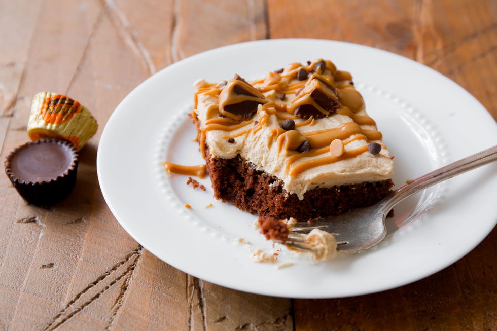 peanut butter cup sheet cake slice