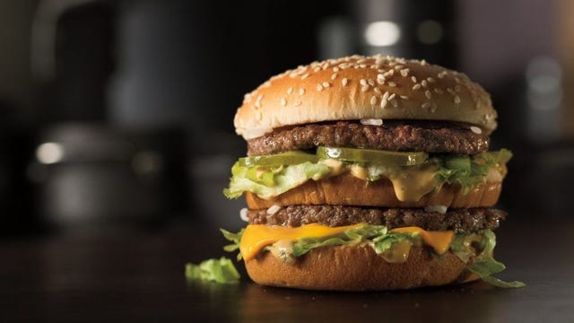 Finger food, Food, Green, Cuisine, Ingredient, Sandwich, Dish, Produce, Baked goods, Hamburger, 