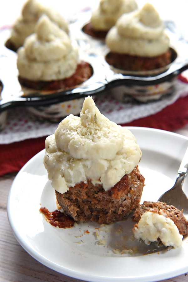 Food, Cuisine, Dishware, Serveware, Dessert, Dish, Finger food, Plate, Ingredient, Tableware, 