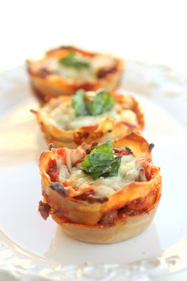 Finger food, Food, Ingredient, Cuisine, Canapé, Dish, Recipe, Baked goods, appetizer, Plate, 