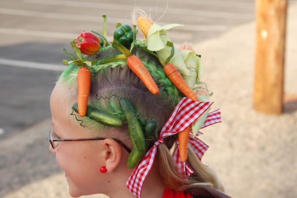 Hair accessory, Hair tie, Craft, Produce, Earrings, Creative arts, Tradition, Knot, 