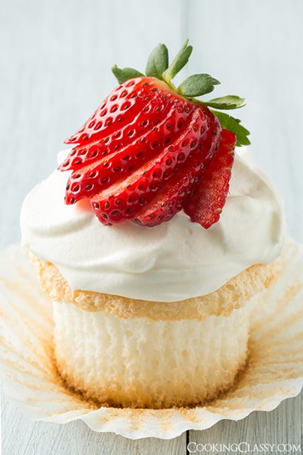 Food, Dish, Strawberry, Cuisine, Dessert, Strawberries, Frozen dessert, Cream, Ingredient, Whipped cream, 