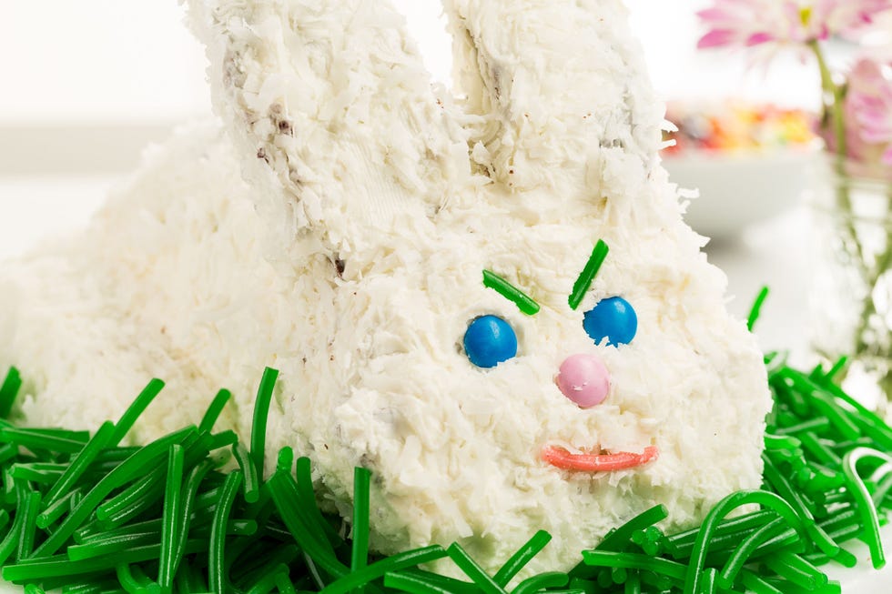 Green, Ingredient, Costume accessory, Fictional character, Rice, Jasmine rice, Staple food, White rice, 