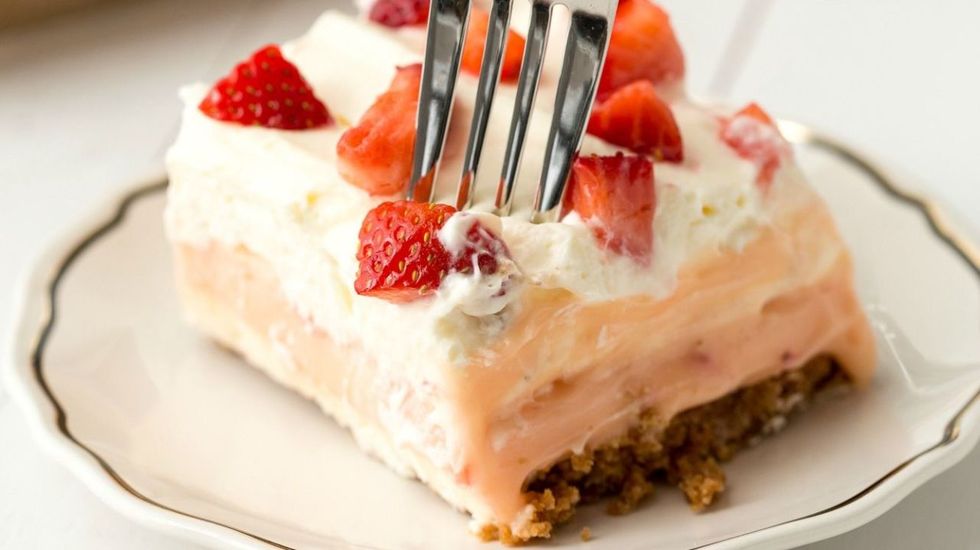 Strawberry Cheesecake Dessert Lasagna - Best Dessert Lasagna Recipes ...