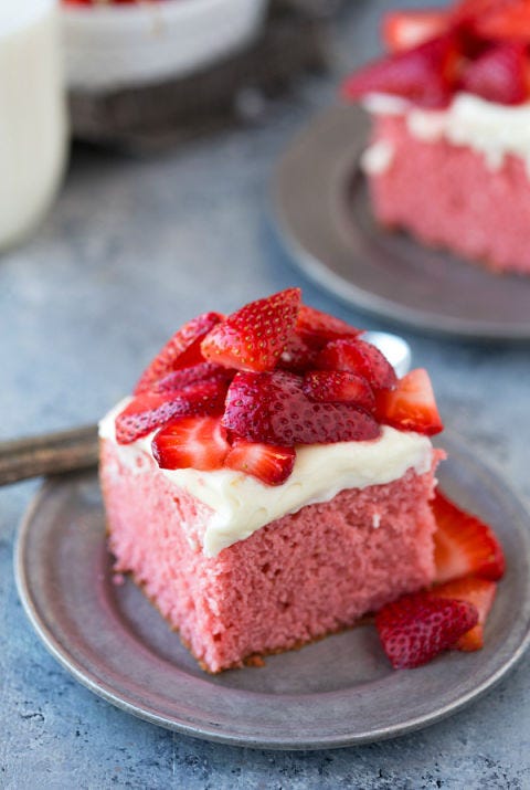 Dish, Food, Cuisine, Strawberry, Strawberries, Dessert, Ingredient, Baked goods, Cream, Strawberry pie, 