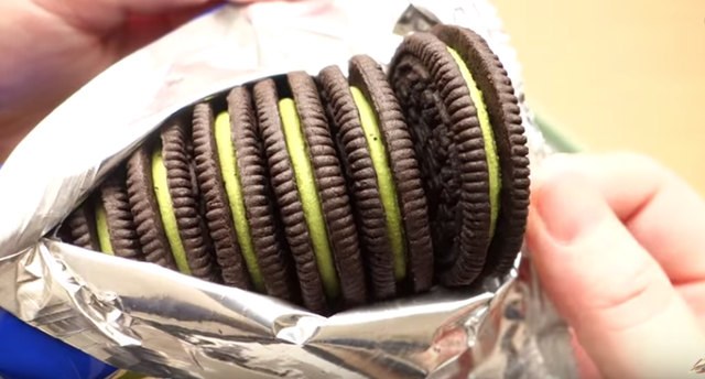 Finger, Oreo, Nail, Close-up, Thumb, Paper product, 