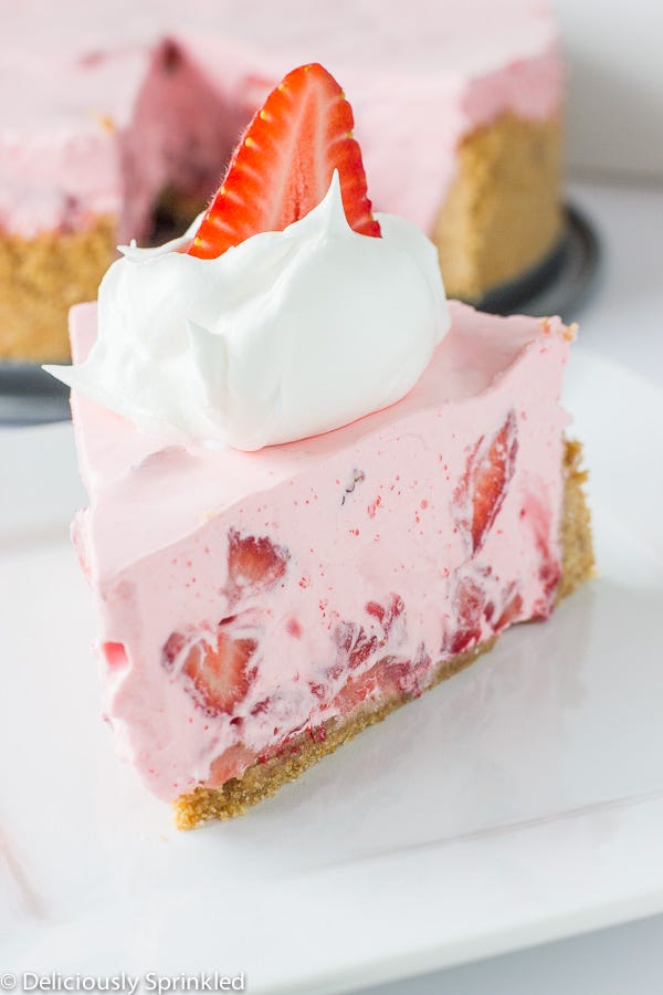 Dish, Food, Cuisine, Dessert, Cake, Frozen dessert, Buttercream, Strawberry, Strawberries, Whipped cream, 