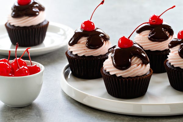 Food, Cupcake, Dessert, Dish, Cake, Frozen dessert, Cuisine, Cream, Chocolate, Muffin, 