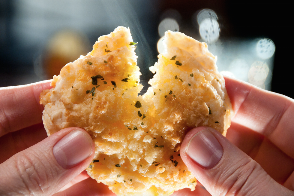 Red Lobster Cheddar Bay Biscuit Mix is back! We will be serving at  Thanksgiving (and many other meals) : r/Costco