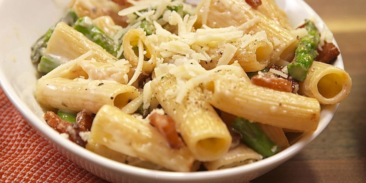 Cheesy Asparagus Pasta