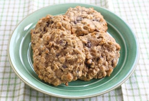 Food, Finger food, Cuisine, Ingredient, Cookies and crackers, Serveware, Dessert, Recipe, Chocolate chip cookie, Tableware, 