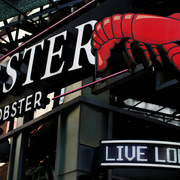 Red, Font, Architecture, Building, Signage, Electronic signage, City, Restaurant, Advertising, 