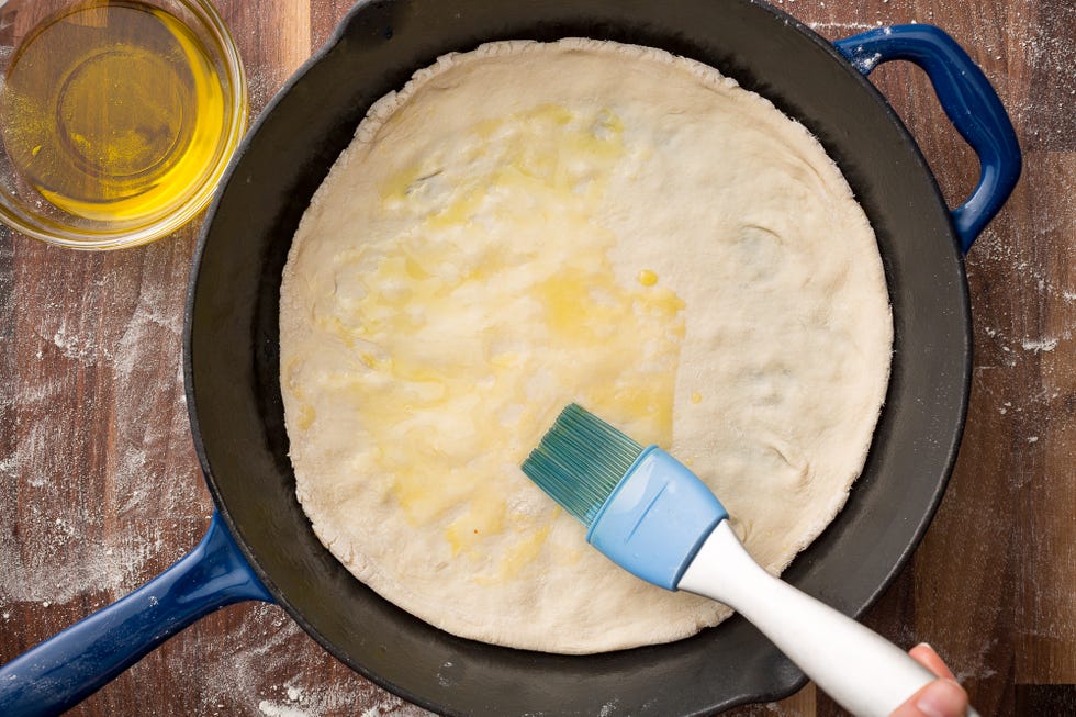 delish-skillet-pizza