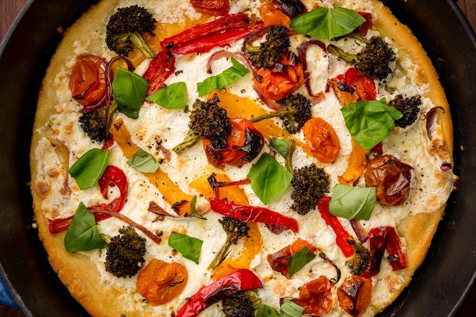 delish-skillet-pizza-10