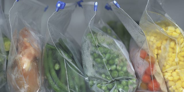 Fluid, Produce, Leaf vegetable, Transparent material, Vegetable, Plastic, Vegan nutrition, 