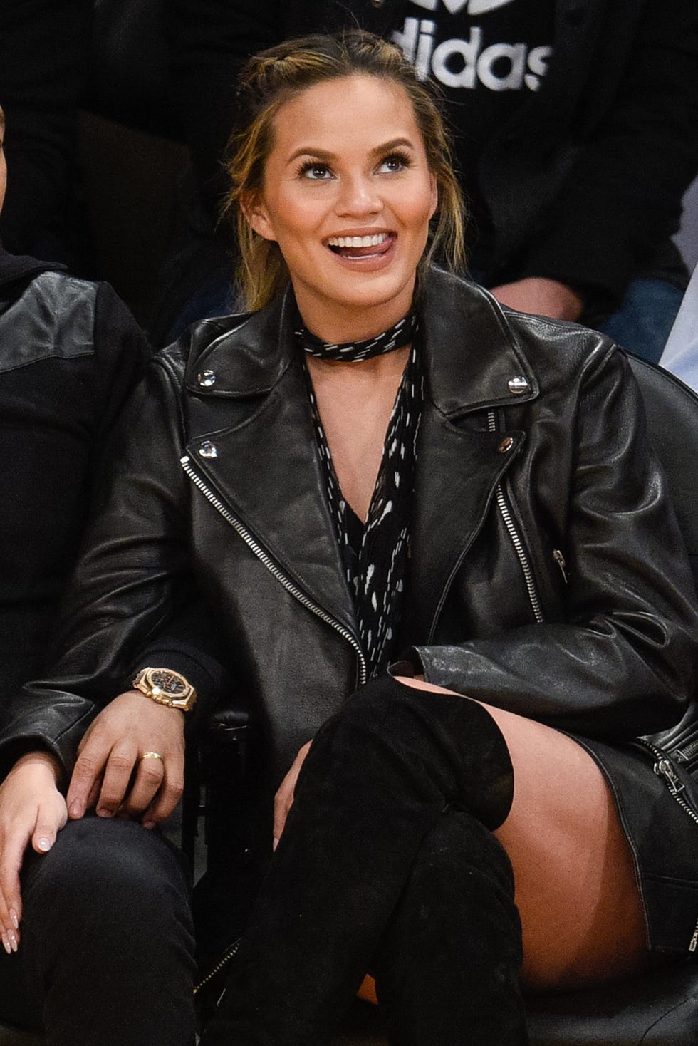 GettyImages-514752452 LOS ANGELES, CA - MARCH 10: Chrissy Teigen attends a basketball game between the Cleveland Cavaliers and the Los Angeles Lakers at Staples Center on March 10, 2016 in Los Angeles, California. (Photo by Noel Vasquez/GC Images)