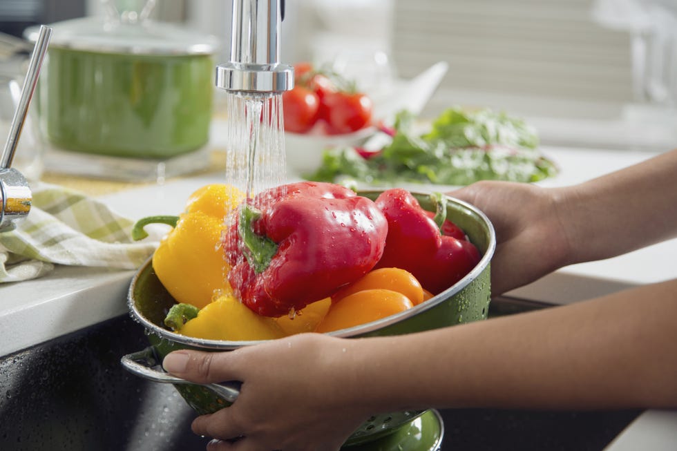 Finger, Food, Dishware, Tableware, Serveware, Sweetness, Ingredient, Bowl, Produce, Glass, 