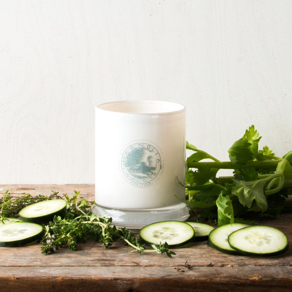 Dishware, Drinkware, Leaf vegetable, Serveware, Vegetable, Cylinder, Kitchen utensil, Cutting board, Herb, Cucumber, 