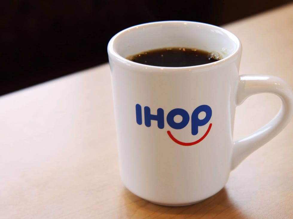 Cup, Serveware, Drinkware, Liquid, Drink, Dishware, Coffee, Coffee cup, Tableware, Mug, 