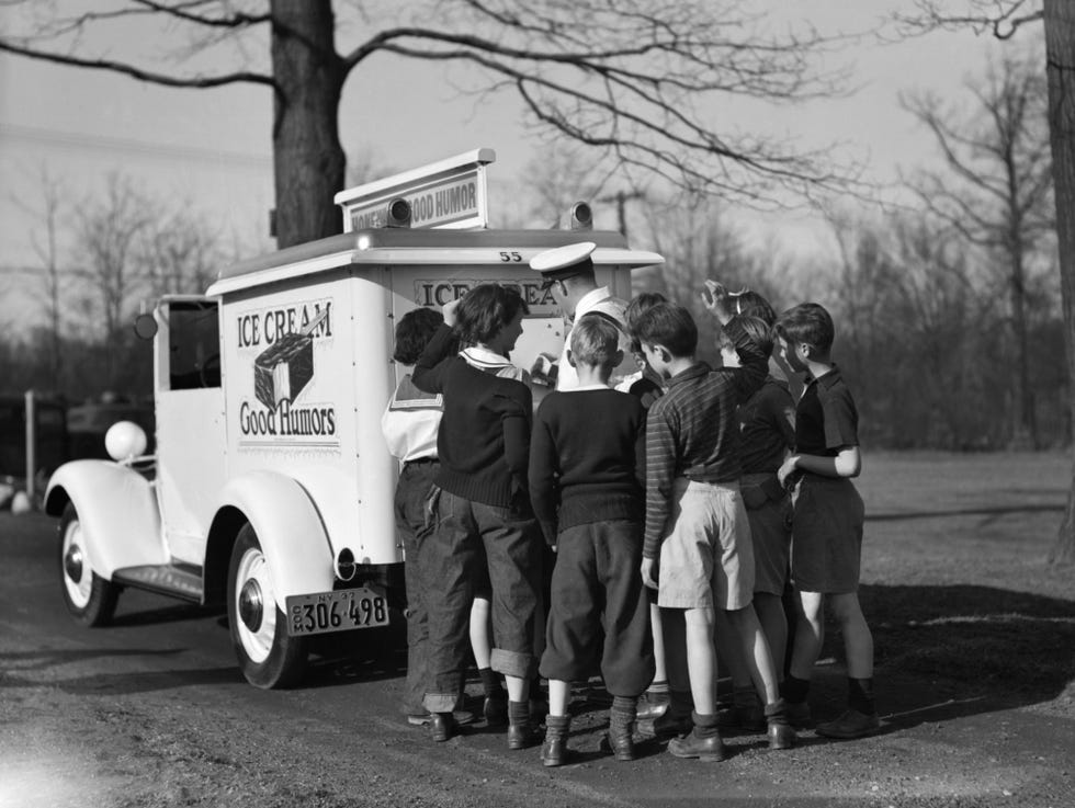 Fender, Monochrome photography, Truck, Food truck, Classic, Service, Hubcap, 
