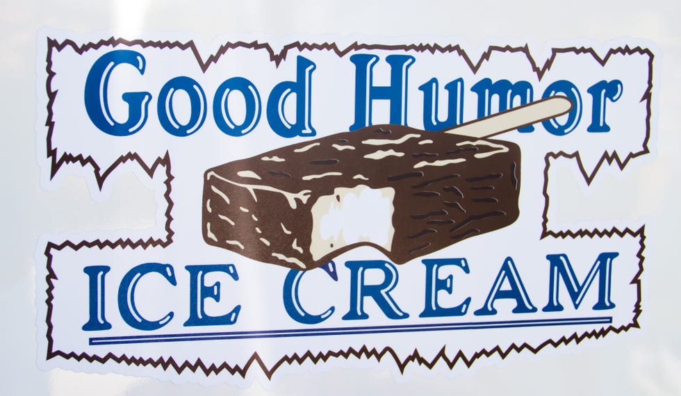 Food, Dessert, Sweetness, Chocolate, Baked goods, Chocolate cake, Rectangle, Cake, Cake decorating supply, Snack, 