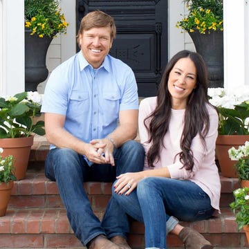 Leg, Smile, Plant, Eye, Flowerpot, Jeans, Denim, Real estate, Door, House, 