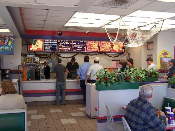 Ceiling, Customer, Trade, Houseplant, Fast food restaurant, Restaurant, Flowerpot, Food court, Fast food, Selling, 