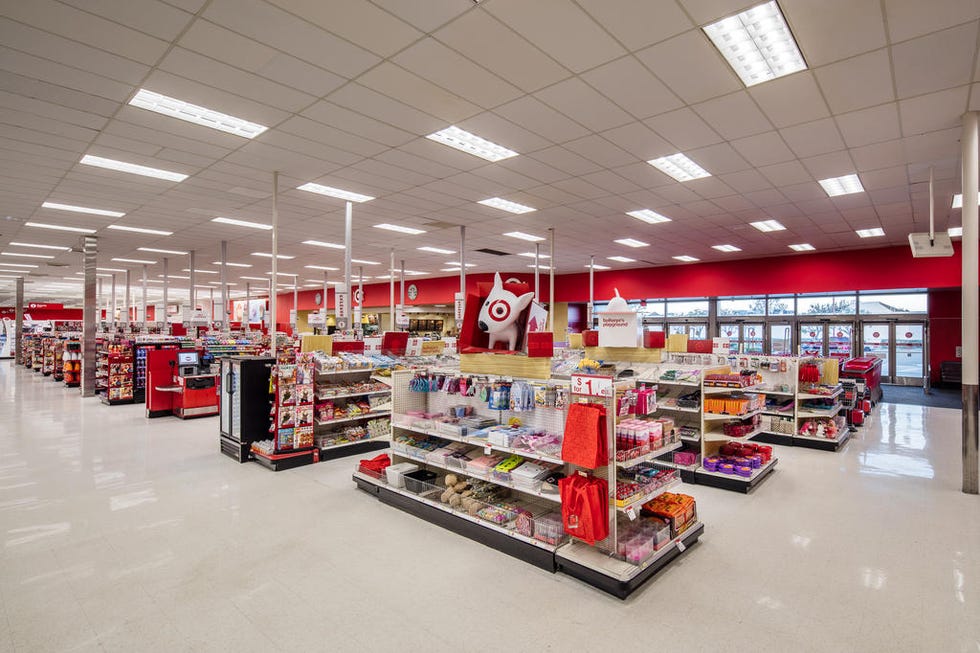 Lighting, Retail, Convenience store, Ceiling, Supermarket, Aisle, Grocery store, Service, Marketplace, Light fixture, 