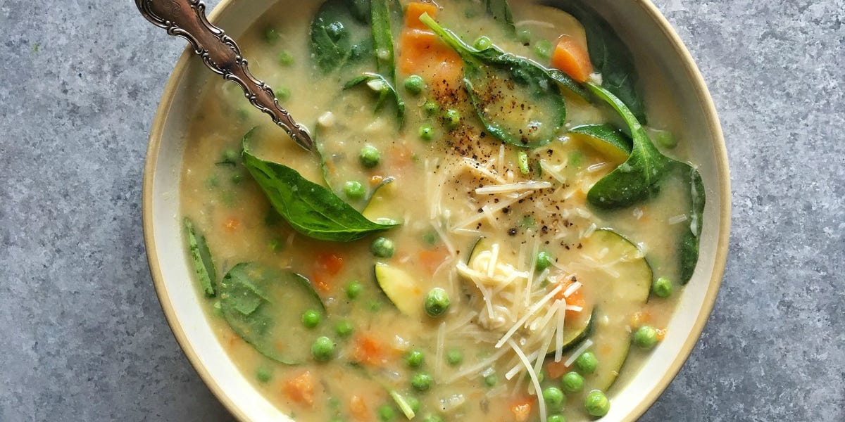 Best Spinach and White Bean Soup Recipe - Delish.com