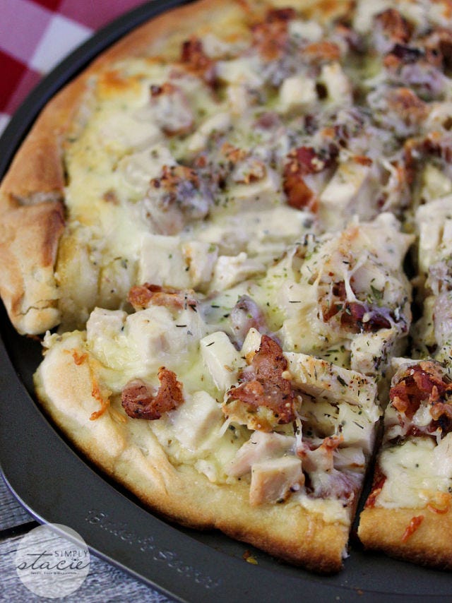 Dish, Food, Cuisine, Pizza, Ingredient, Tarte flambée, Flatbread, Pizza cheese, Baked goods, Comfort food, 