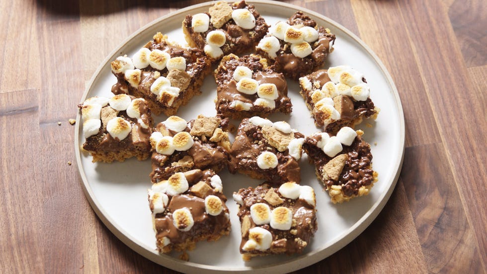 Food, Cuisine, Dessert, Baked goods, Dish, Finger food, Tableware, Recipe, Confectionery, Dairy, 