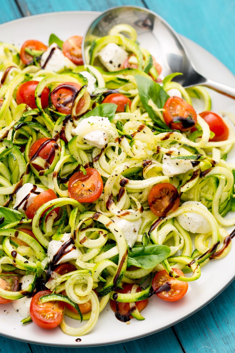 25 Easy Healthy Dinner Recipes - Caprese Zoodles﻿