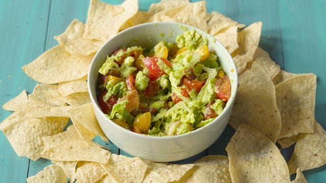 Food, Cuisine, Totopo, Dish, Ingredient, Meal, Tableware, Recipe, Finger food, Corn chip, 