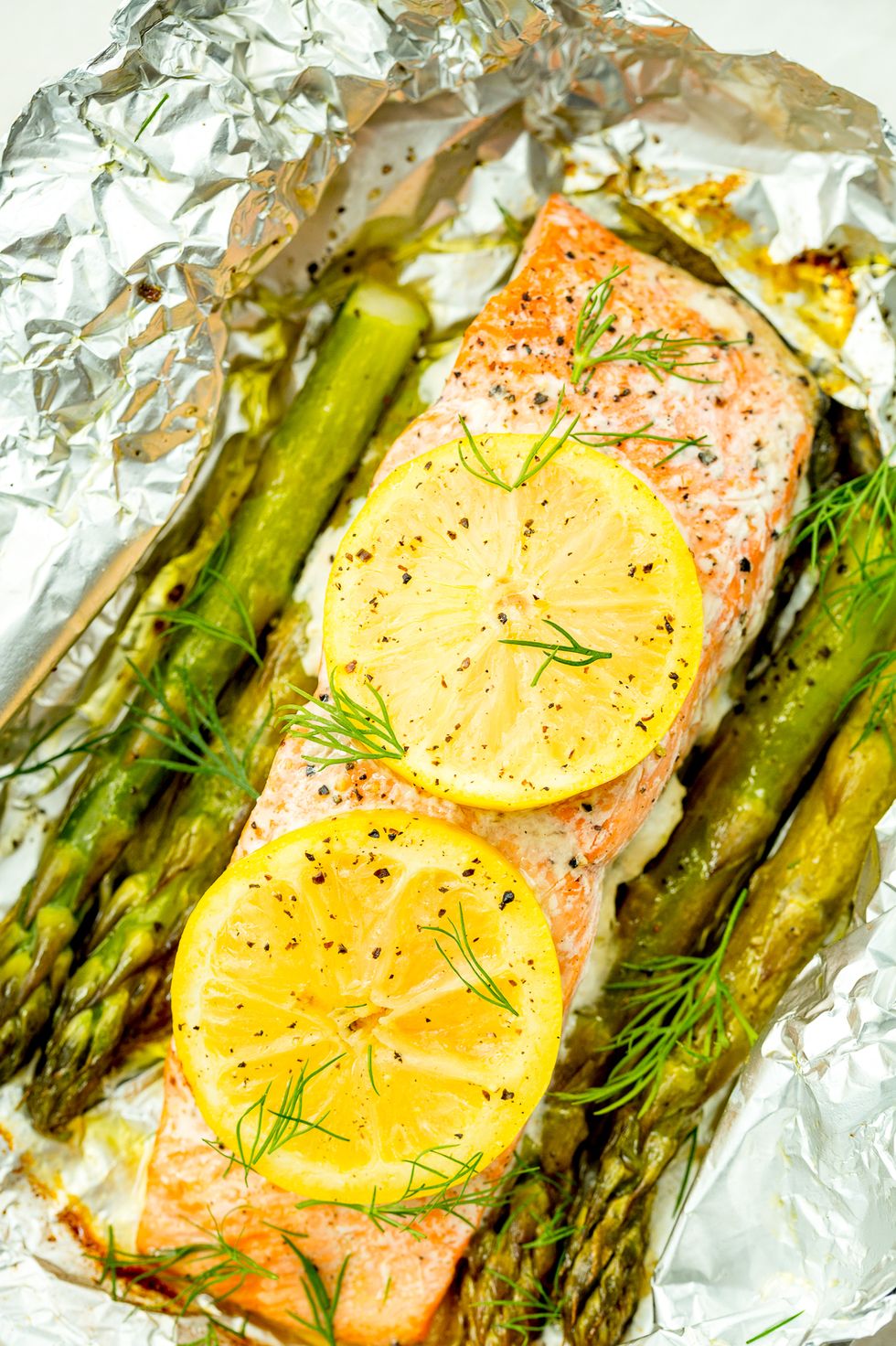 grilled salmon foil pack with asparagus, lemon, and dill