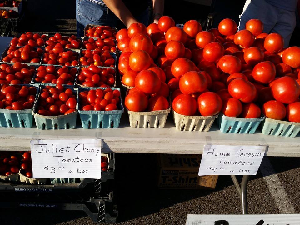 Natural foods, Local food, Vegetable, Tomato, Solanum, Whole food, Fruit, Red, Food, Plant, 