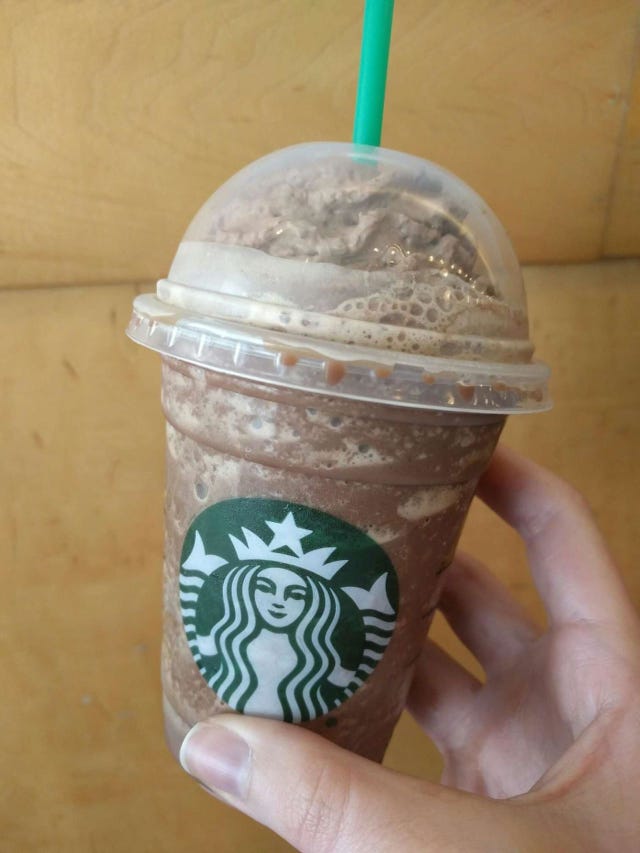 Finger, Brown, Drinkware, Cup, Nail, Thumb, Ingredient, Lid, Drinking straw, Fast food, 